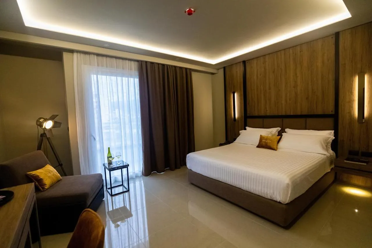 Kraal Hotel Vlora 4*,