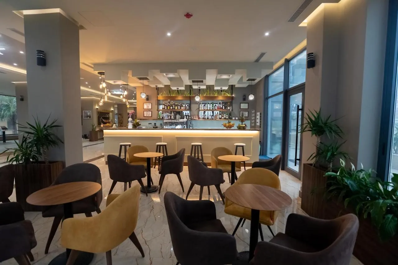 ****  Kraal Hotel Vlora Albánia